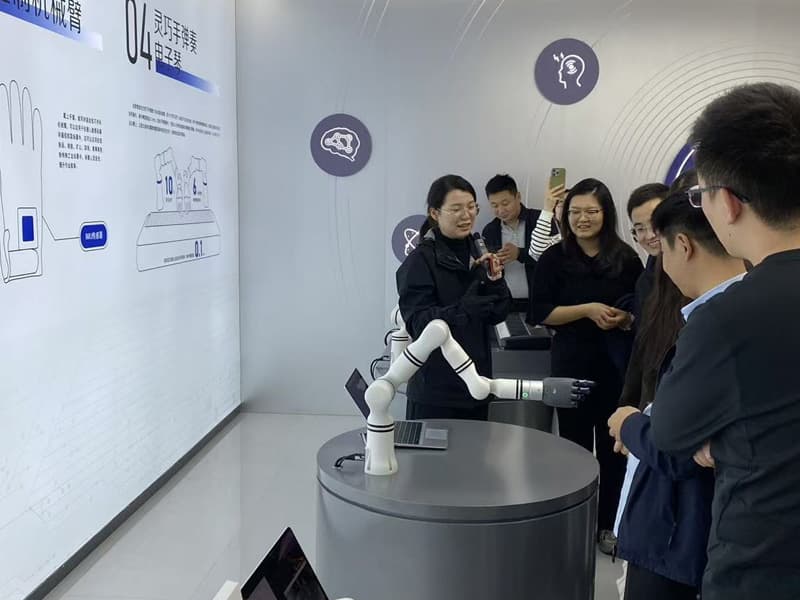 브레인코(强脑科技)